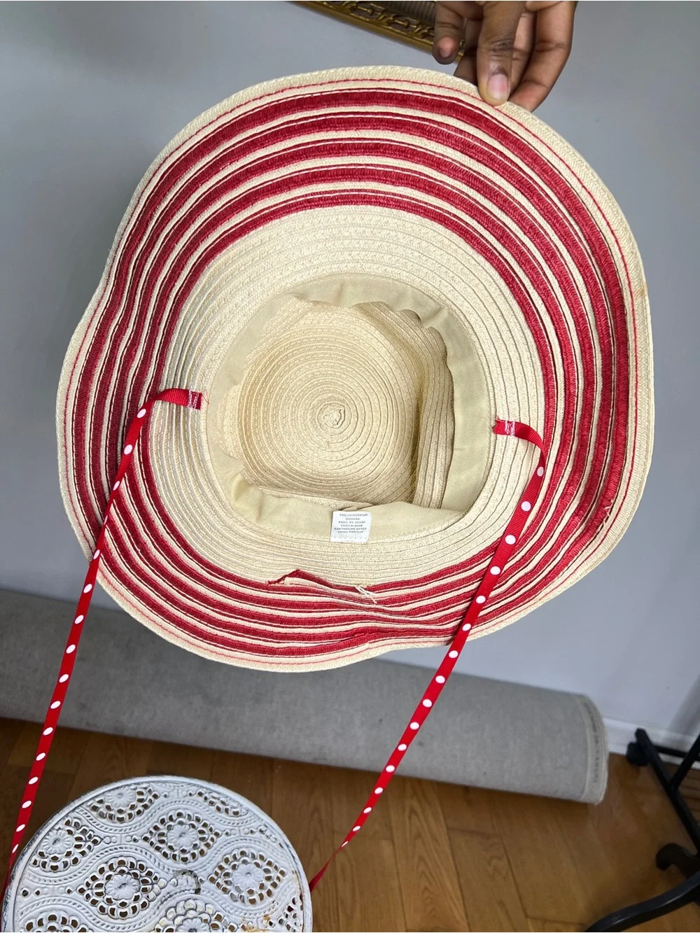 Vintage Red and Cream Wide-Brim Sun Hat - Picture 5 of 6